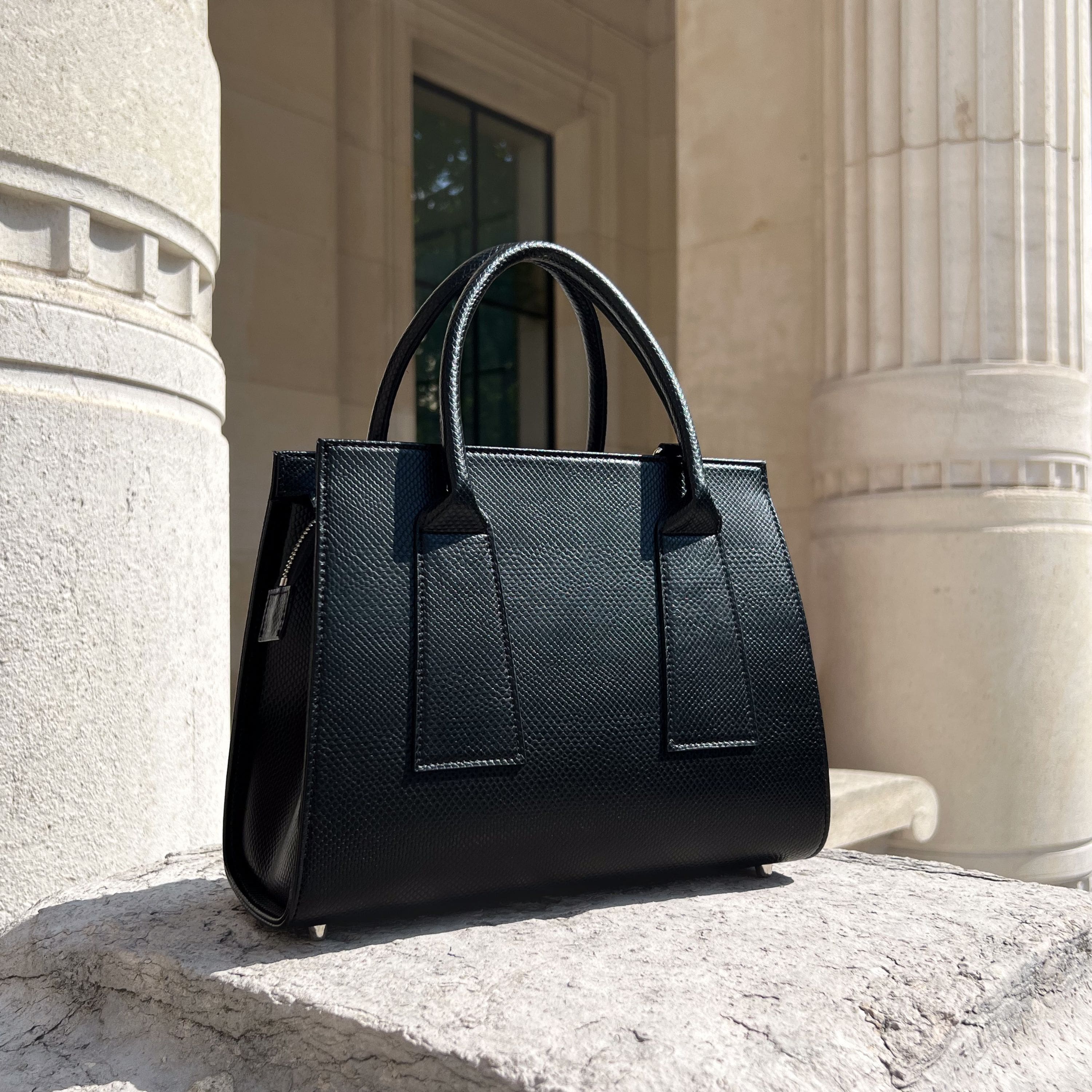 Sac à main vegan - Maroquinerie vegan - Sac éco-responsable Lérisa - sac vegan made in france - maroquinerie éco-responsable - sac vegan luxe-sac noir Matera