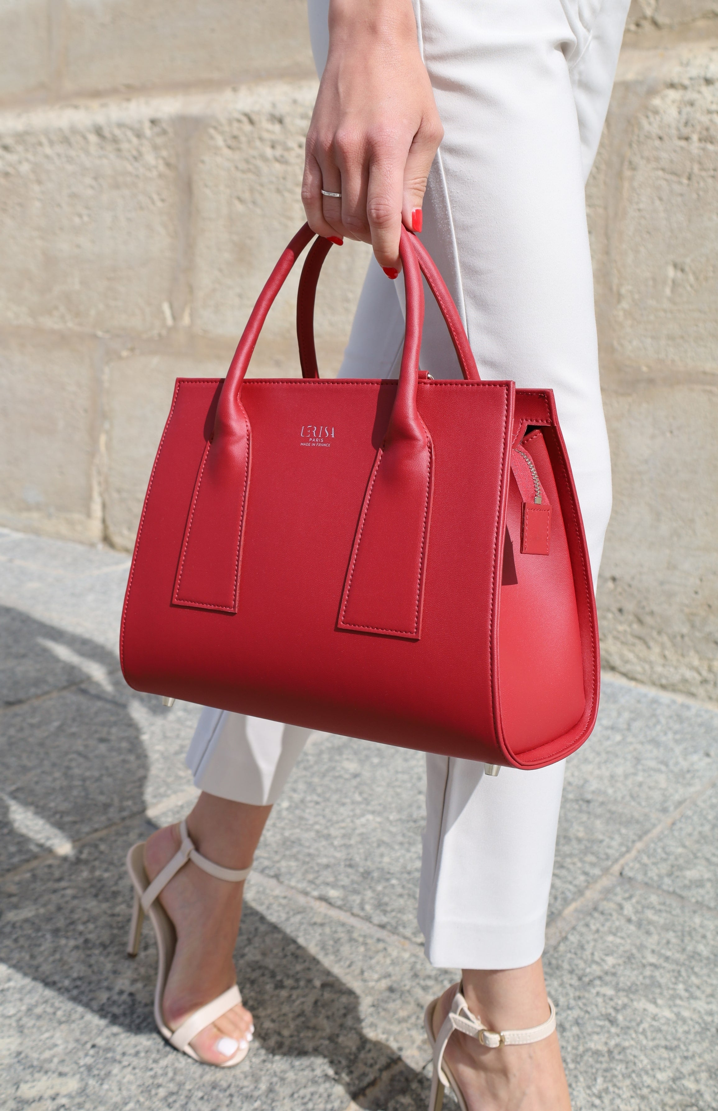 Sac à main vegan rouge, élégant et respectueux de l'environnement